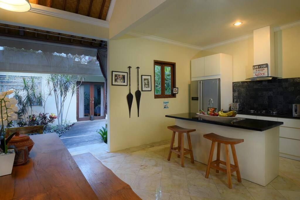 Tropical Oasis, Villa Mimba サヌール エクステリア 写真