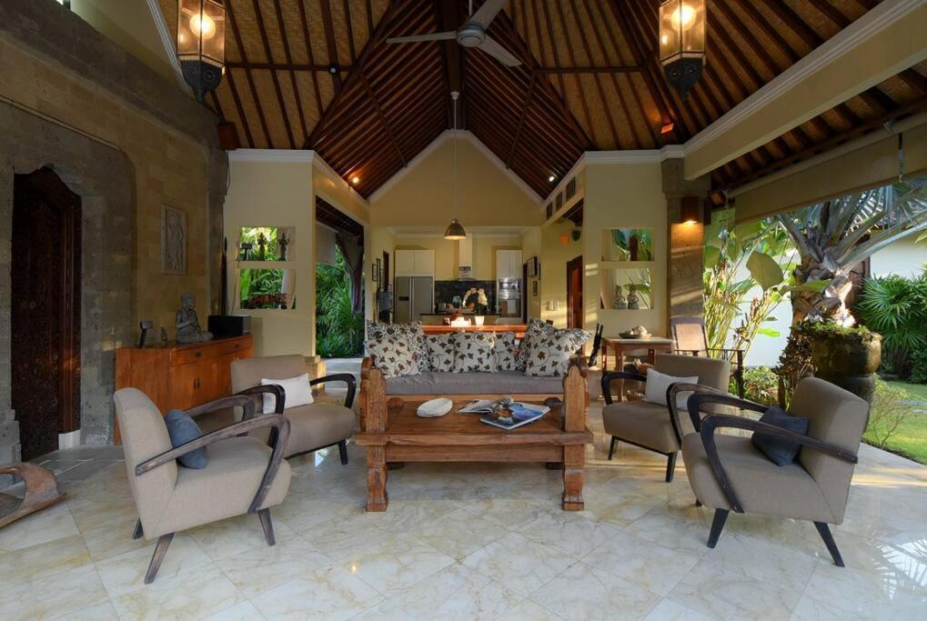 Tropical Oasis, Villa Mimba サヌール エクステリア 写真